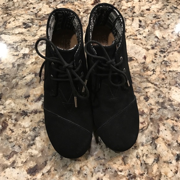 Like new Toms desert wedge booties