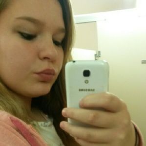 Meet your Posher, Emmilie