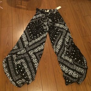 Open slit flowy pants