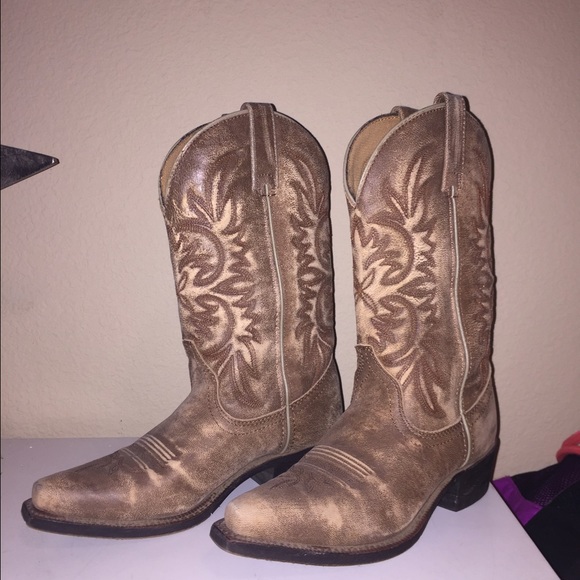 Dingo brand women's cowgirl boots. Size 6.5.