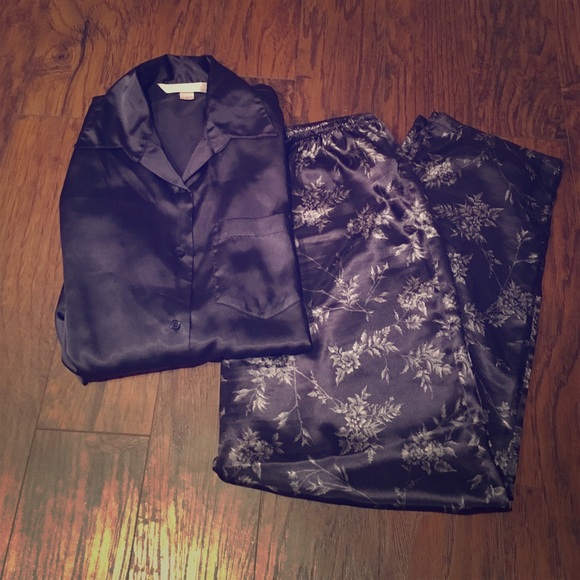 Victoria's Secret M silky pajama set-sz Medium!