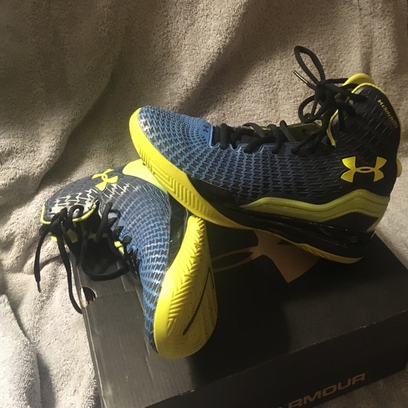 Under Armour Clutchfit Drive Basketball Shoes.