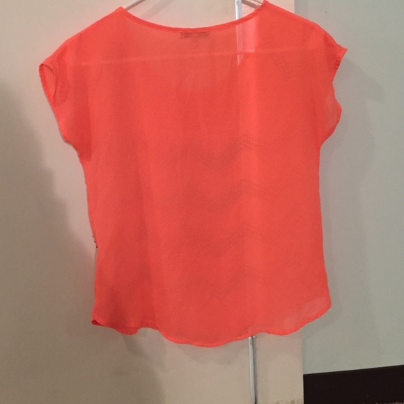 Selling a blouses for $7 - Picture 2 of 3