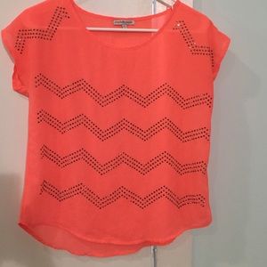 Selling a blouses for $7