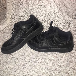Black Nike Airforce low top sneakers