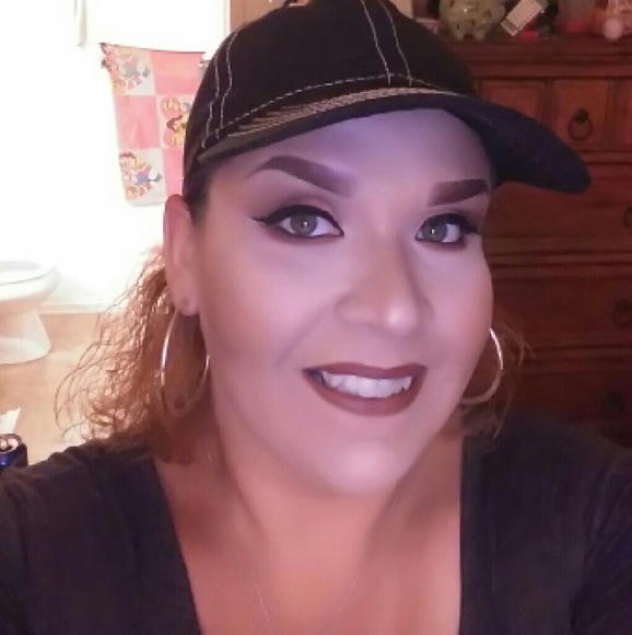 Meet your Posher, Angelica - Picture 2 of 2