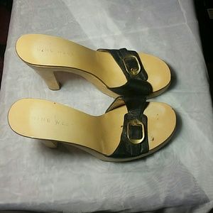 Gold and leather buckle wooden heel shoes