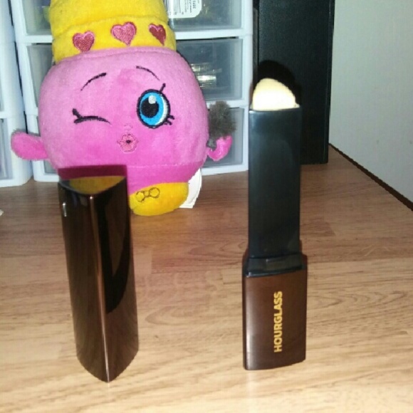 Hourglass foundation - Picture 1 of 1