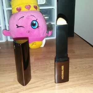 Hourglass foundation