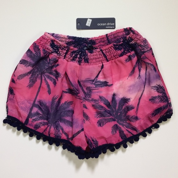 Ocean Drive Shorts pink palm trees & Pom Poms NWT