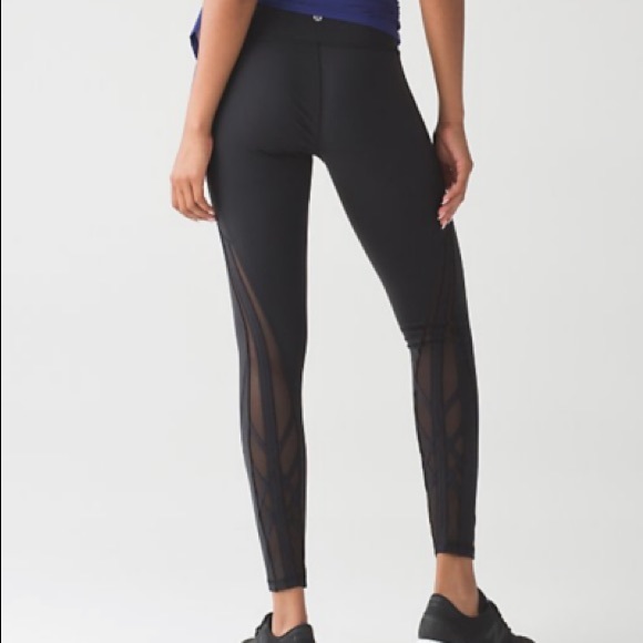 NWT Authentic Lululemon Black Essential Rhythm