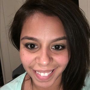 Meet your Posher, Mayra