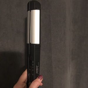 Conair straightener/ curling iron.