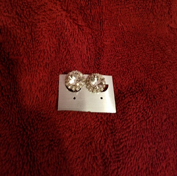 Stud clipon earnings