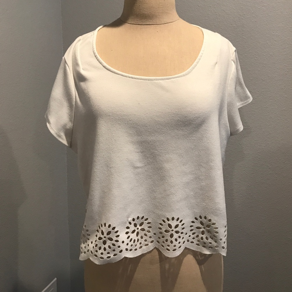 URBAN OUTFITTERS CROP TOP
