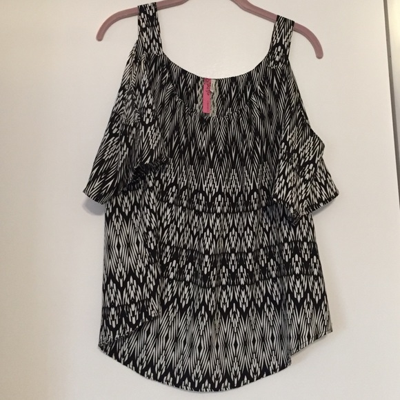 Cinnamon Girl Cold Shoulder Top