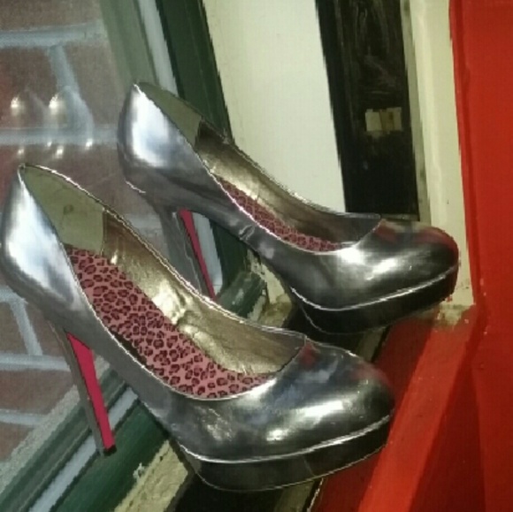 Shoes - Picture 2 of 3