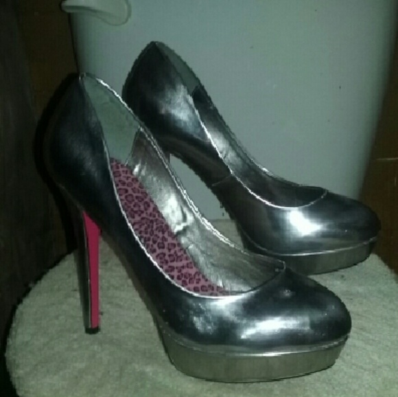 Shoes - Picture 3 of 3