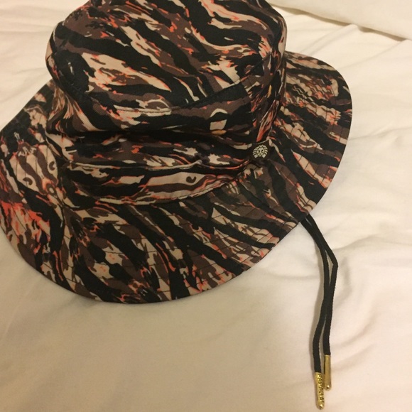 Rastaclat bucket hat