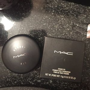 Non authentic MAC powder in NC25