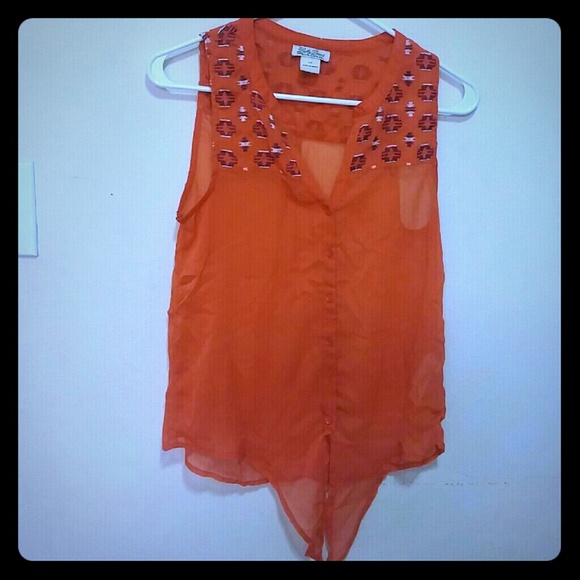 Gorgeous lucky brand blouse with tie at bottom - Picture 1 of 4