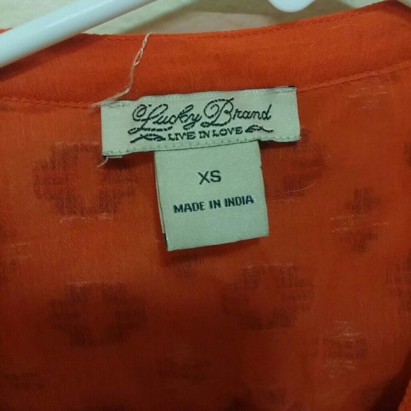 Gorgeous lucky brand blouse with tie at bottom - Picture 2 of 4