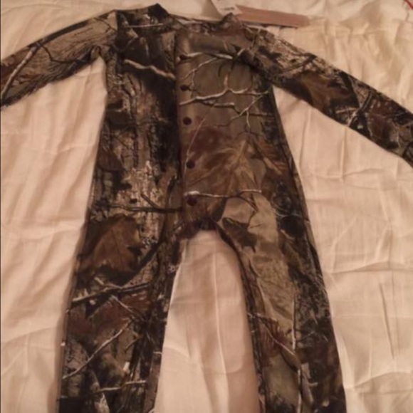 Onsie realtree from bass pro size 4t - Picture 3 of 3
