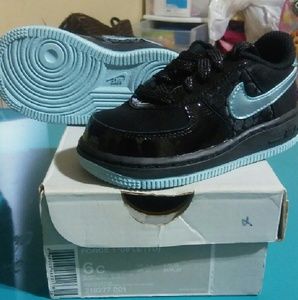 Girl Nikes size 6c