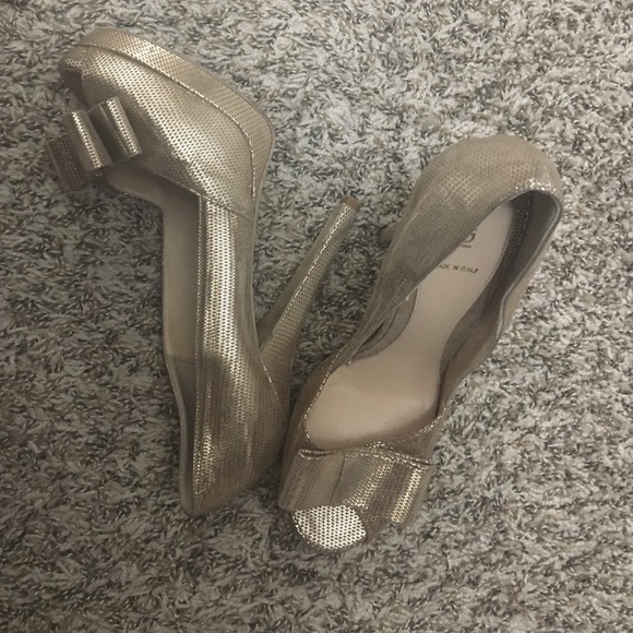 1 day Sale. Authentic Fendi shoes. Size 10 - Picture 2 of 4