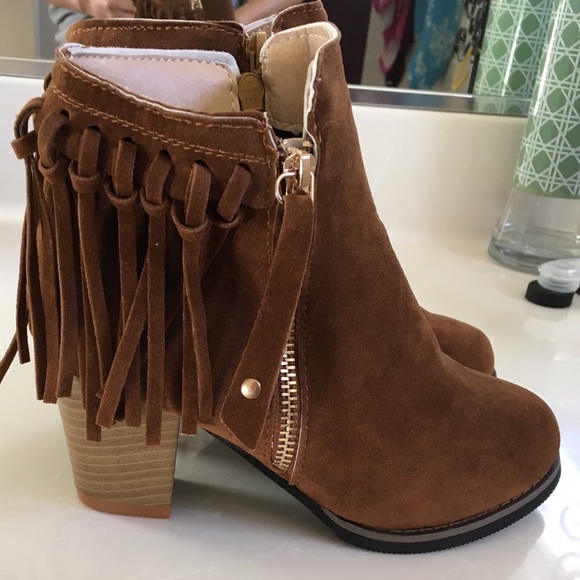 Shoes - 🍂Brown Fringe Boots🍂