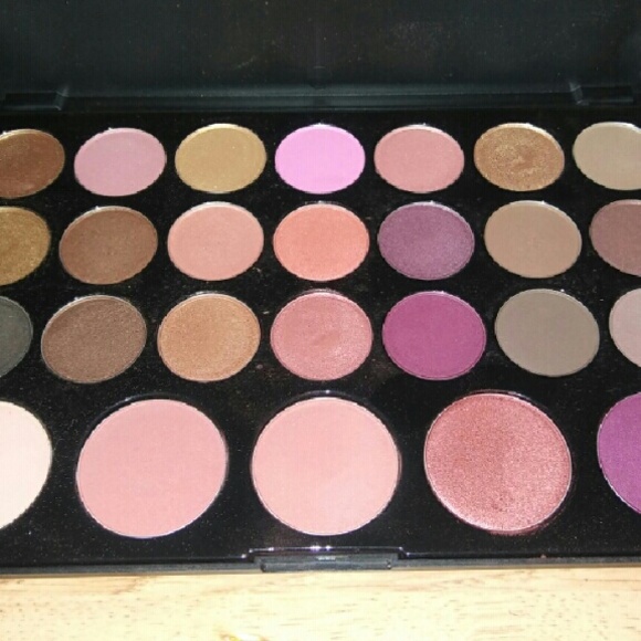 Eyeshadow palette - Picture 1 of 1