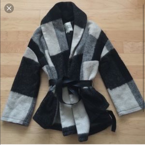 BB Dakota black and white kimono jacket