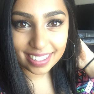 Meet your Posher, Ayesha