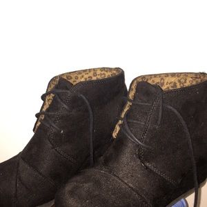 city classified black wedges