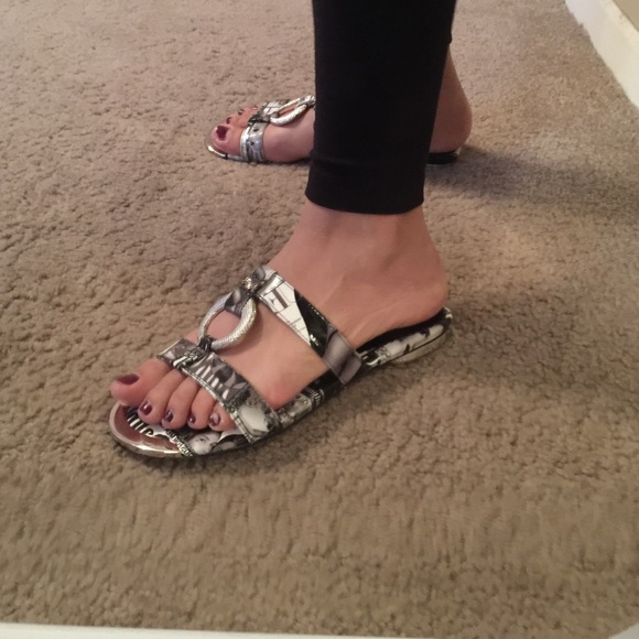 Authentic Ferdene magazine patternlow heel slipper - Picture 2 of 4