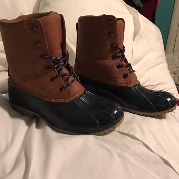 Duck boots