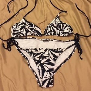 ⚡️⚡️Volcom swim suit! Never worn! ⚡️⚡️
