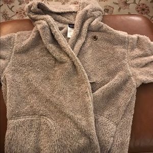 Women's Patagonia fleece.