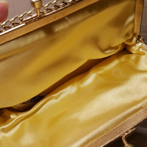 Gold Vintage Purse with Chain Strap - Picture 4 of 4