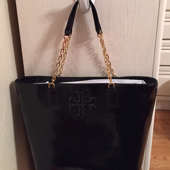🆕Tory Burch "Charlie" black Patent Leather tote. - Picture 4 of 4