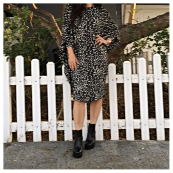 ✨LAST ONE ✨Leopard dolman sleeves dress - Picture 2 of 4