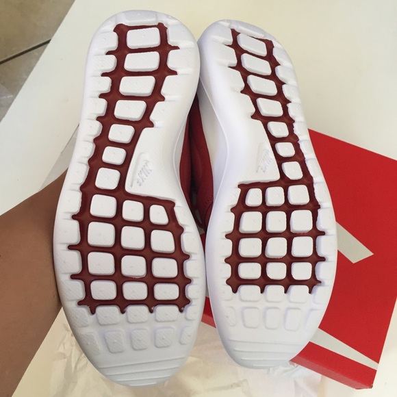 NIKE authentic Roshe two shoes Sz 7.5 new - Picture 2 of 4