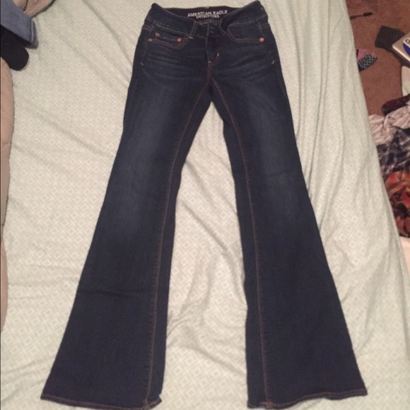 American Eagle Artist Flare jeans. Only worn once!