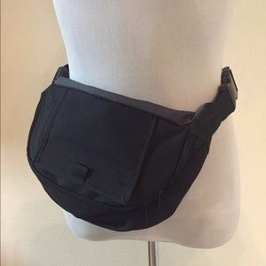 Retro black fanny bag. Hip bag. NEW