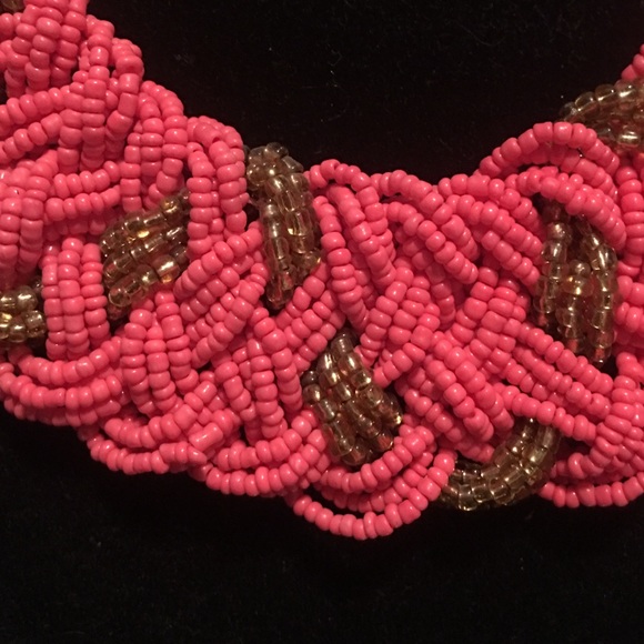 ⭐️OPEN TO OFFERS⭐️Coral & gold beaded necklace - Picture 2 of 2