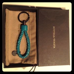 key ring in bluette intrecciato ayers.