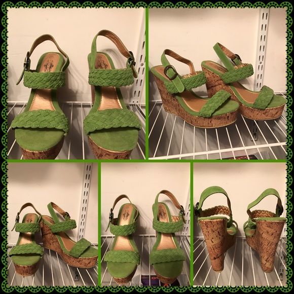 🌷Forest Green Wedge Heels🌷