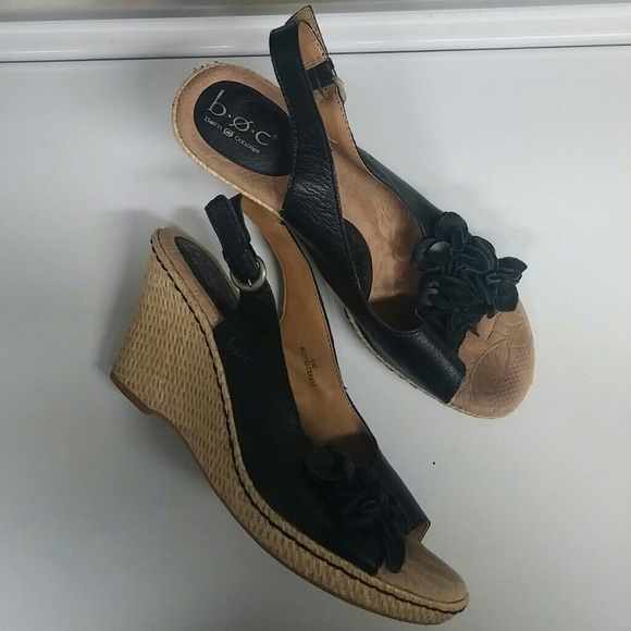 b.o.c. barely worn-  black sandals - size 10