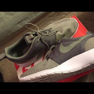 Gray Nike Roshe Sz 9.5