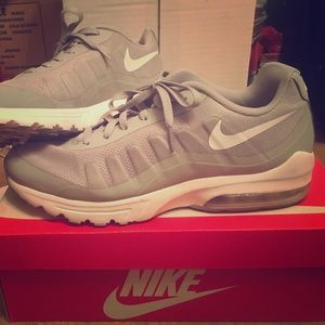 Nike Air Max Invigor Shoes